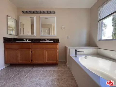 Bath - 113 Gardenside Ct, Fallbrook, CA 92028 photo 2 of 3