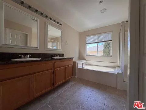 Bath - 113 Gardenside Ct, Fallbrook, CA 92028 photo 1 of 3