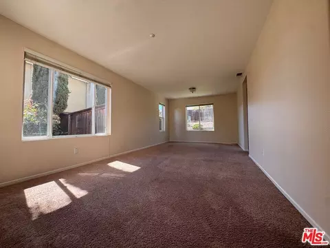 Living - 113 Gardenside Ct, Fallbrook, CA 92028 photo 4 of 8