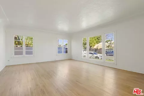 Living - 805 S Crane Ave, Compton, CA 90221 photo 6 of 7