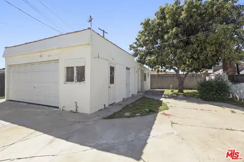 Exterior - 805 S Crane Ave, Compton, CA 90221 photo 3 of 4