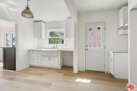 Entry Way - 805 S Crane Ave, Compton, CA 90221 photo 4 of 8