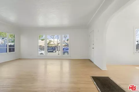 Living - 805 S Crane Ave, Compton, CA 90221 photo 5 of 7