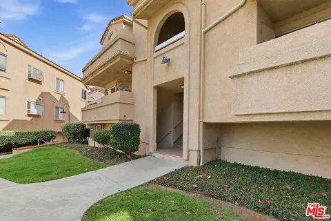 19834 Sandpiper Pl #64, Newhall, CA 91321