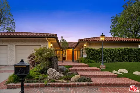 18919 La Montana Pl, Tarzana, CA 91356