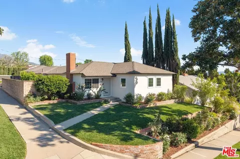 3056 N Buena Vista St, Burbank, CA 91504