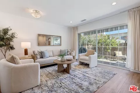 611 9th St #2, Santa Monica, CA 90402