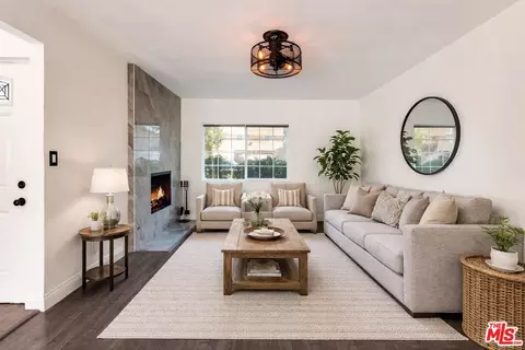 18318 Gresham St, Northridge, CA 91325