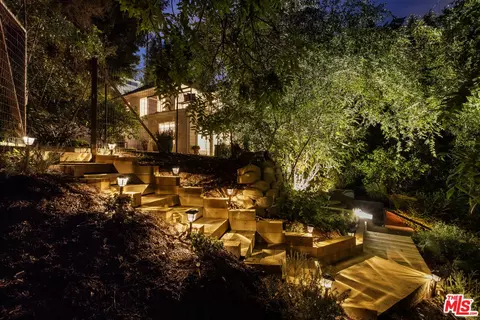 951 Tularosa Dr, Los Angeles, CA 90026