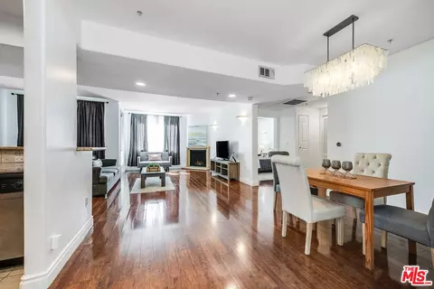 4724 Kester Ave #209, Sherman Oaks, CA 91403