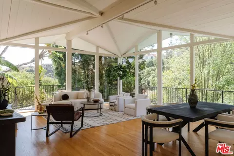 7229 Senalda Rd, Los Angeles, CA 90068