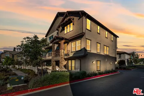 553 Grapefruit Ln, Fillmore, CA 93015