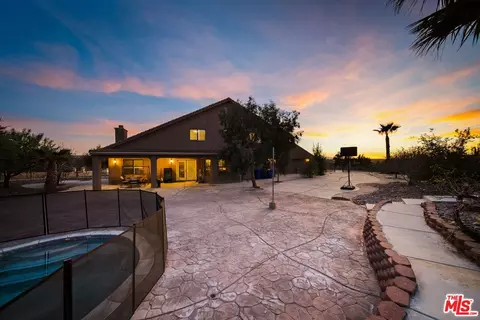 Exterior - 19898 Sunset Ln, Apple Valley, CA 92308 photo 9 of 10