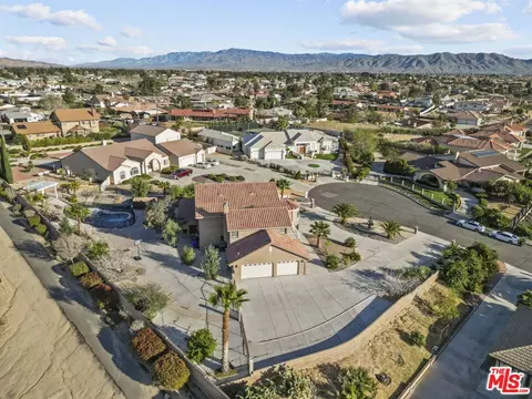 View/Area - 19898 Sunset Ln, Apple Valley, CA 92308 photo 2 of 9