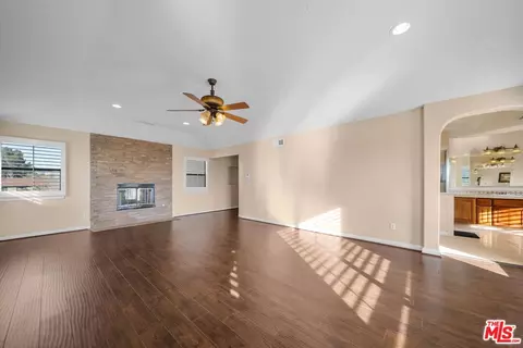 Living - 19898 Sunset Ln, Apple Valley, CA 92308 photo 7 of 7