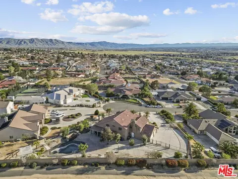 View/Area - 19898 Sunset Ln, Apple Valley, CA 92308 photo 4 of 9