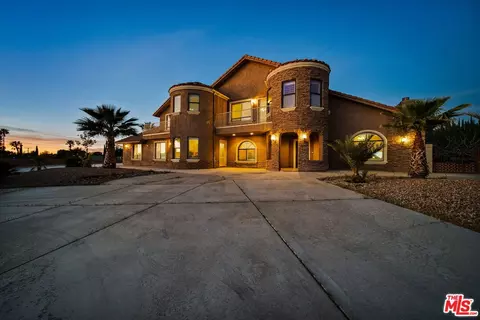 Exterior - 19898 Sunset Ln, Apple Valley, CA 92308 photo 7 of 10