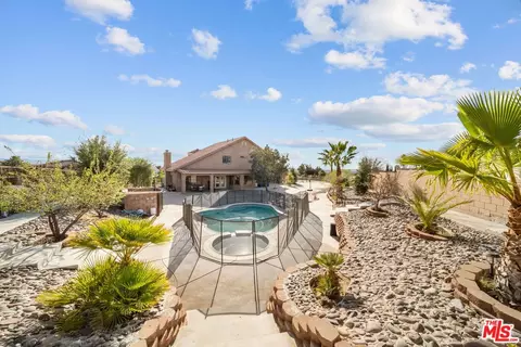 Exterior - 19898 Sunset Ln, Apple Valley, CA 92308 photo 4 of 10