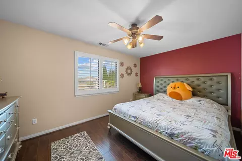 Bedroom - 19898 Sunset Ln, Apple Valley, CA 92308 photo 1 of 4