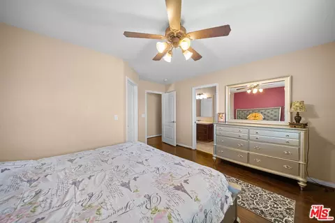 Bedroom - 19898 Sunset Ln, Apple Valley, CA 92308 photo 2 of 4