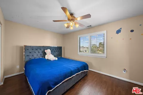 Bedroom - 19898 Sunset Ln, Apple Valley, CA 92308 photo 3 of 4