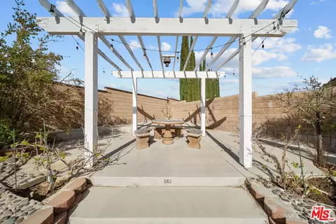 Exterior - 19898 Sunset Ln, Apple Valley, CA 92308 photo 5 of 10