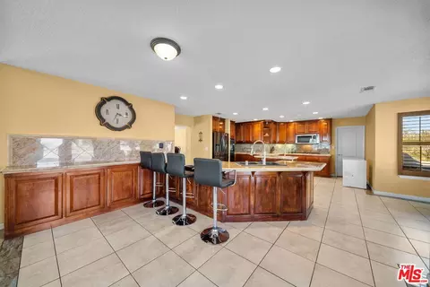 Kitchen - 19898 Sunset Ln, Apple Valley, CA 92308 photo 1 of 4