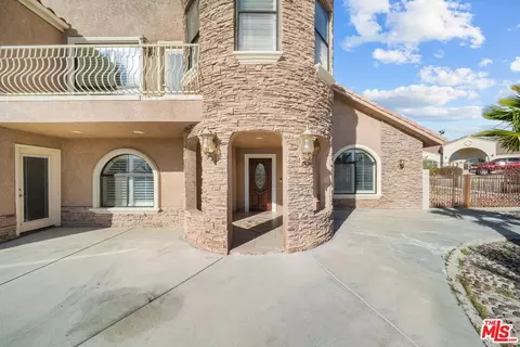 Exterior - 19898 Sunset Ln, Apple Valley, CA 92308 photo 3 of 10