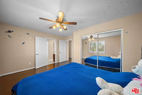 Bedroom - 19898 Sunset Ln, Apple Valley, CA 92308 photo 4 of 4
