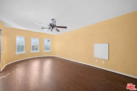 Living - 19898 Sunset Ln, Apple Valley, CA 92308 photo 2 of 7