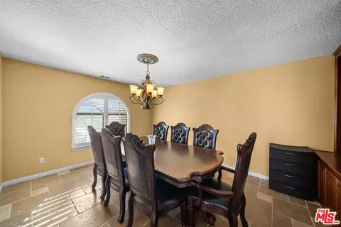 Dining - 19898 Sunset Ln, Apple Valley, CA 92308 photo 2 of 3