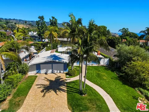 26 Packet Rd, Rancho Palos Verdes, CA 90275