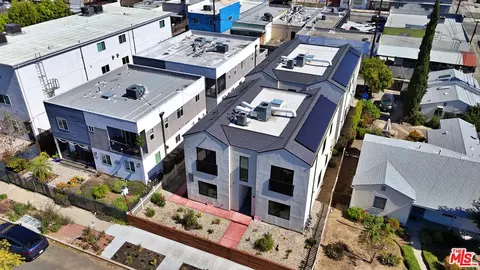 5622 Willowcrest Ave, North Hollywood, CA 91601
