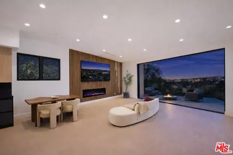 5134 Medina Rd, Woodland Hills, CA 91364
