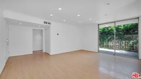 6251 Coldwater Canyon Ave #101, North Hollywood, CA 91606