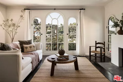 1122 Berkeley Dr, Glendale, CA 91205