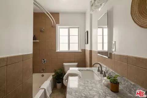 Bath - 13610 Bracken St, Arleta, CA 91331 photo 1 of 1