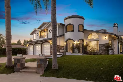 17011 Gledhill St, Northridge, CA 91325