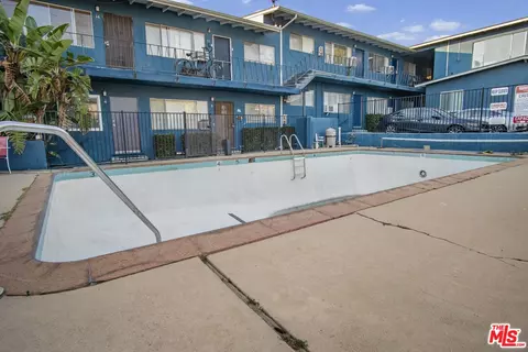 Exterior - 755 E Pine St, Altadena, CA 91001 photo 3 of 7