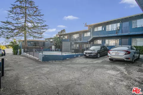 Exterior - 755 E Pine St, Altadena, CA 91001 photo 4 of 7