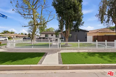 6724 Hesperia Ave, Reseda, CA 91335 photo 4