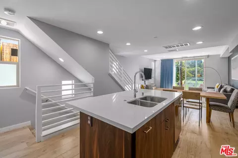 1405 Bates Ave, Los Angeles, CA 90027
