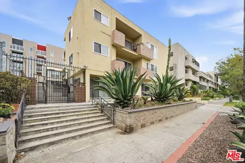 741 S Hobart Blvd, Los Angeles, CA 90005