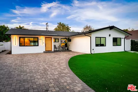 23343 Hartland St, West Hills, CA 91307