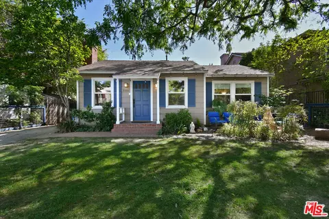 15114 Hesby St, Sherman Oaks, CA 91403