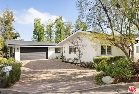 24364 Crestlawn St, Woodland Hills, CA 91367