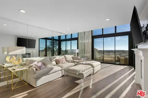 6 Voyage St #101, Marina Del Rey, CA 90292