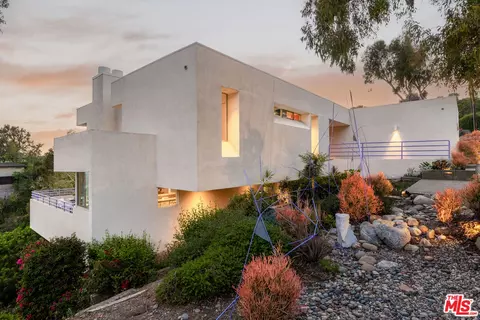 12268 Canna Rd, Los Angeles, CA 90049