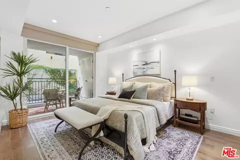 441 S Barrington Ave #105, Los Angeles, CA 90049