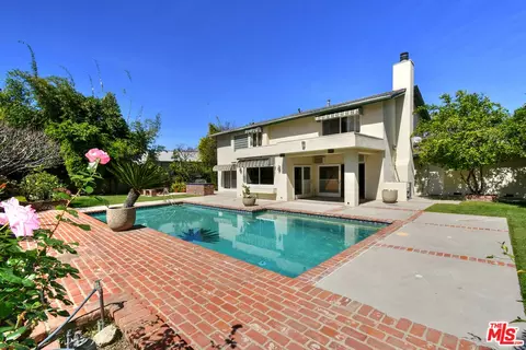 17616 Corinthian Dr, Encino, CA 91316
